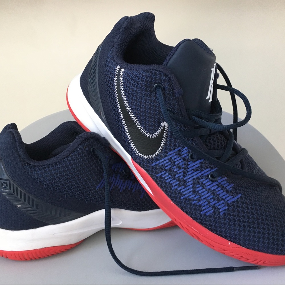 Nike Kyrie Flytrap II basketball shoes